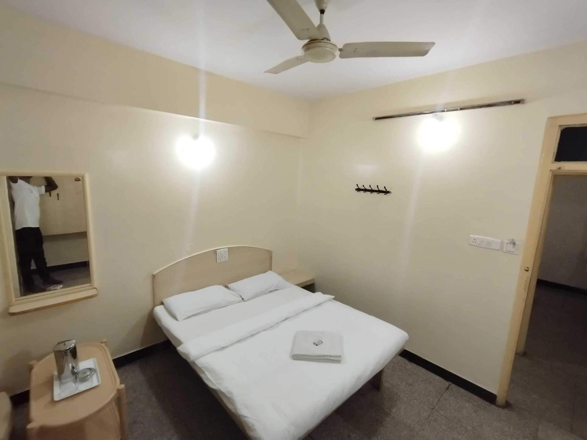 Hotel O Sri Vijaya Palace Lodging Bangalore Buitenkant foto