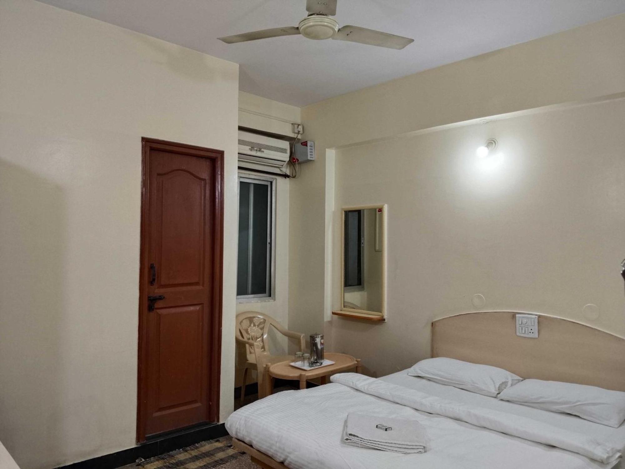 Hotel O Sri Vijaya Palace Lodging Bangalore Buitenkant foto