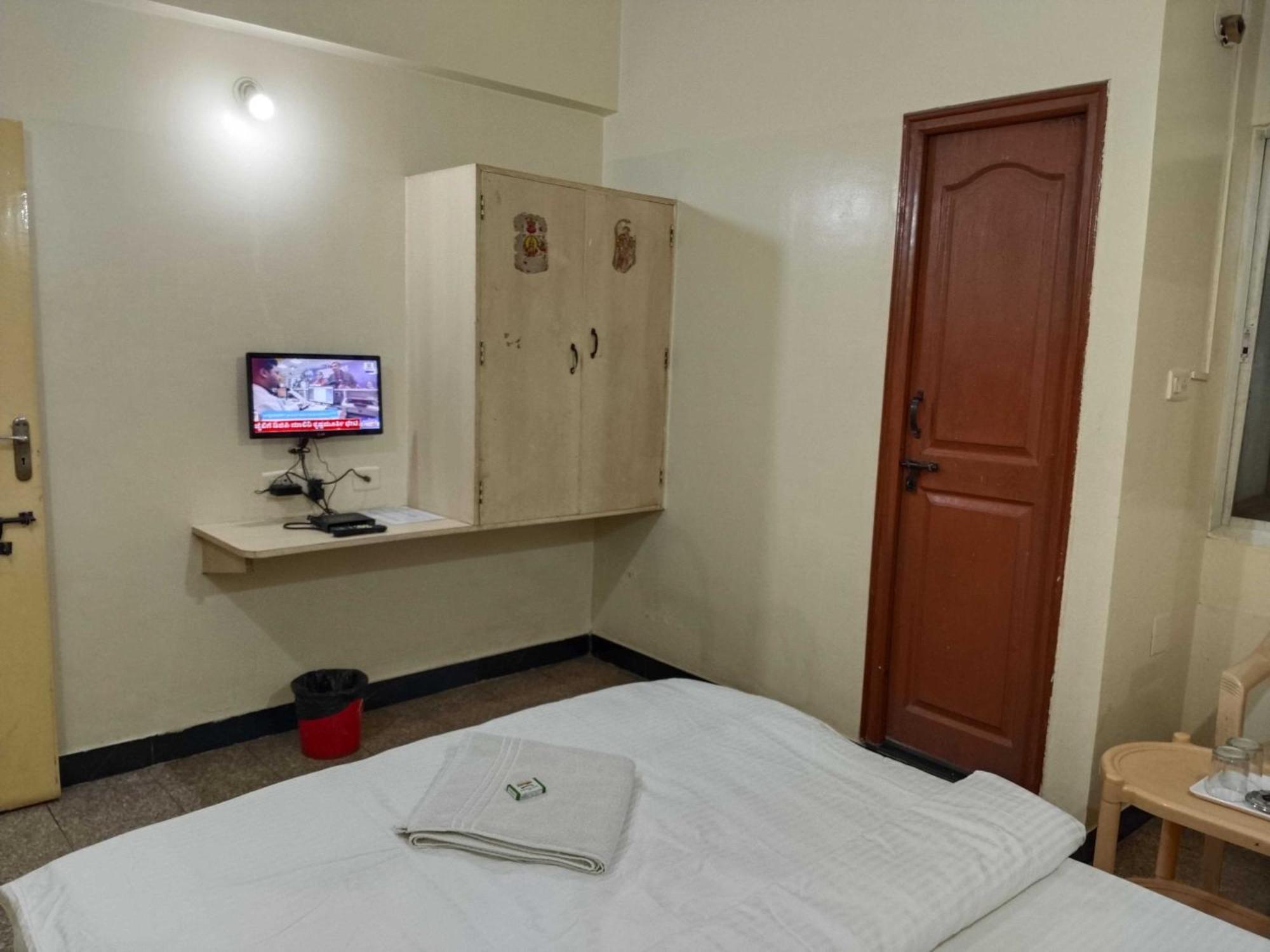 Hotel O Sri Vijaya Palace Lodging Bangalore Buitenkant foto